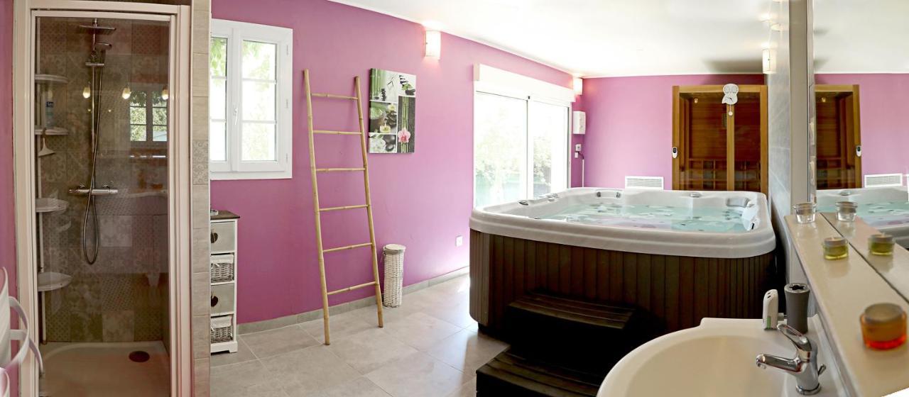 Au Coeur Du Bien-Etre, Gite Avec Piscine Chauffee Et Couverte, Spa, Sauna, Massages Monteaux Eksteriør bilde